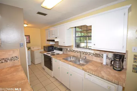 605 Mandrell St, Mobile, AL 36606 photo 3