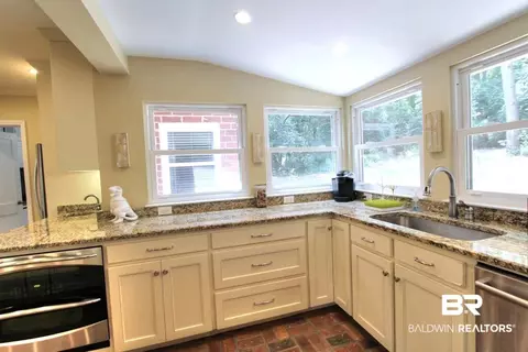 321 Dalewood Dr, Mobile, AL 36608 photo 4