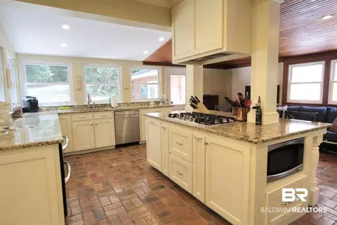 321 Dalewood Dr, Mobile, AL 36608 photo 2