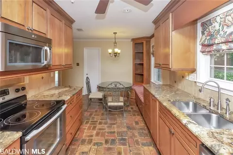 401 E Hounds Run, Mobile, AL 36608 photo 6