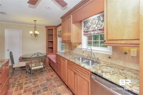 401 E Hounds Run, Mobile, AL 36608 photo 7