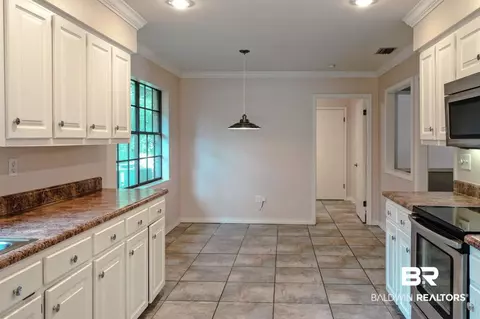 608 E Highland Woods Dr, Mobile, AL 36608 photo 11