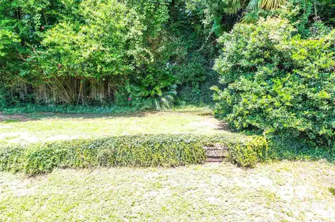 608 E Highland Woods Dr, Mobile, AL 36608 photo 2