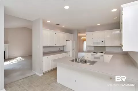 1680 E Ashmoor Dr, Mobile, AL 36695 photo 3