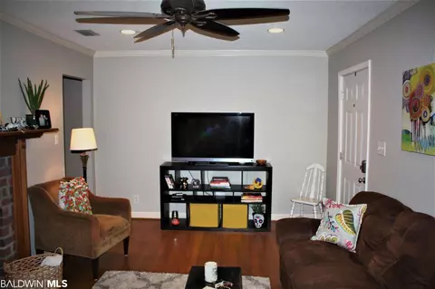 305 W Pineview Ln, Mobile, AL 36608 photo 3