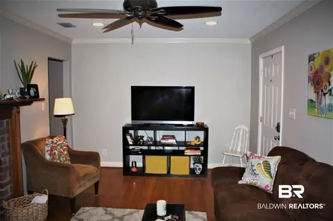 305 W Pineview Ln, Mobile, AL 36608 photo 3