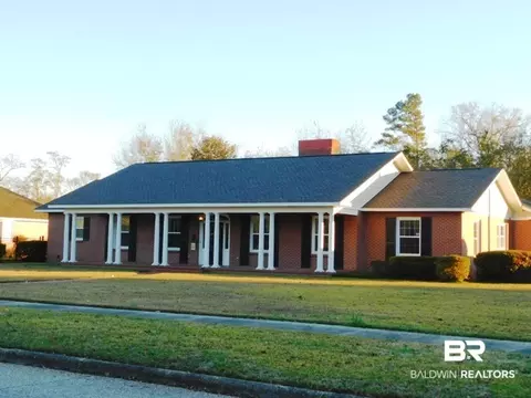 200 E Pine St, Atmore, AL 36502 photo 2