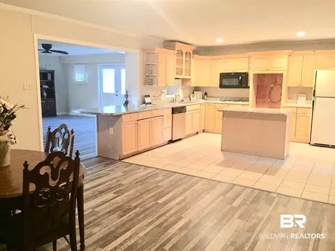 1367 W Reams Dr, Mobile, AL 36608 photo 2