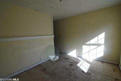 659 Maple St, Mobile, AL 36603 photo 2