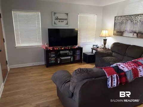 5317 S Colonial Cir, Mobile, AL 36618 photo 2