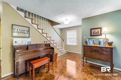 908 E Regents Dr, Mobile, AL 36695 photo 4