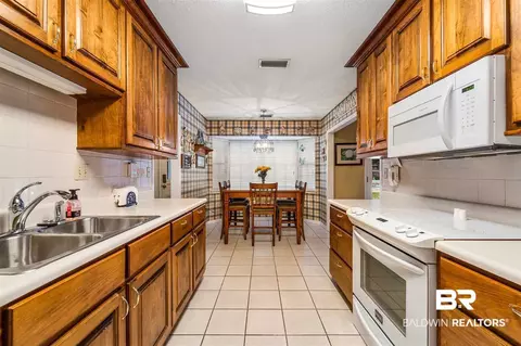 908 E Regents Dr, Mobile, AL 36695 photo 12