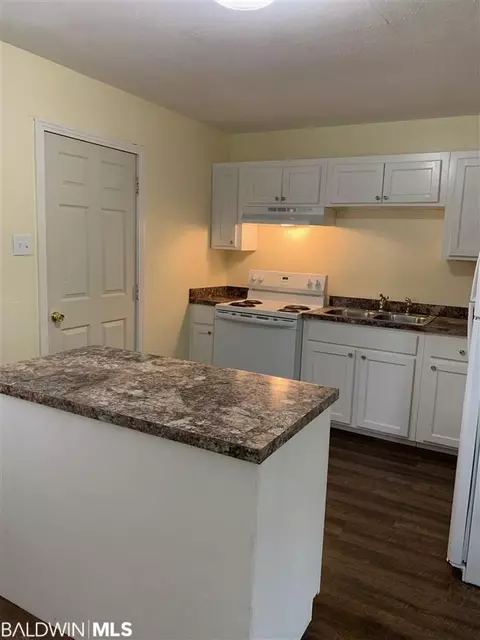 1352 E Barker Dr, Mobile, AL 36608 photo 3