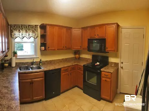 5404 N Hilltop Dr, Mobile, AL 36608 photo 6