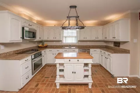 558 W Shenandoah Rd, Mobile, AL 36608 photo 10
