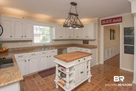 558 W Shenandoah Rd, Mobile, AL 36608 photo 8