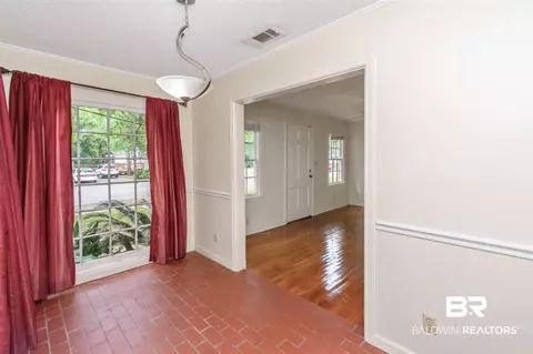 2404 Taylor Ave, Mobile, AL 36606 photo 9