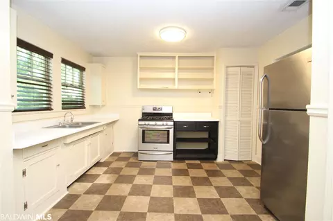 112 Florence Pl, Mobile, AL 36607 photo 6