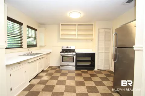 112 Florence Pl, Mobile, AL 36607 photo 6