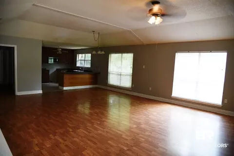 561 Stuart St, Daphne, AL 36526 photo 4