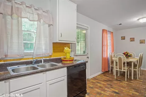 3908 E Charmaine Cir, Mobile, AL 36605 photo 11