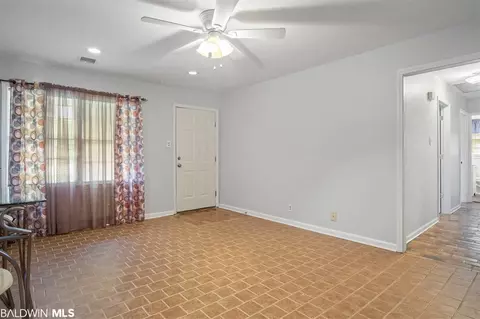 3908 E Charmaine Cir, Mobile, AL 36605 photo 5