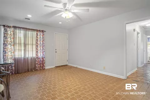 3908 E Charmaine Cir, Mobile, AL 36605 photo 5