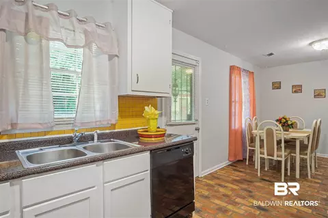 3908 E Charmaine Cir, Mobile, AL 36605 photo 11