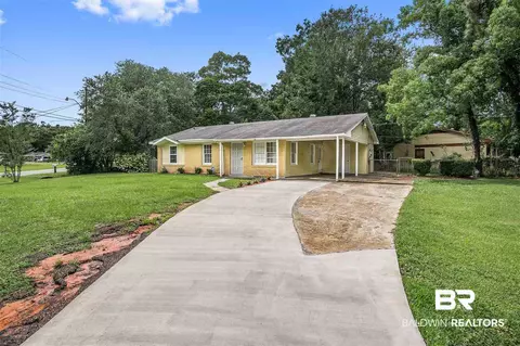 3908 E Charmaine Cir, Mobile, AL 36605 photo 2