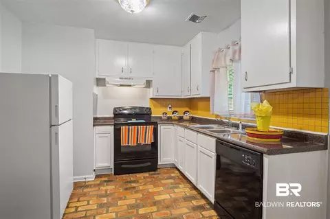 3908 E Charmaine Cir, Mobile, AL 36605 photo 9