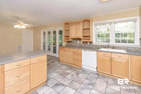 600 Markham Dr, Mobile, AL 36609 photo 6