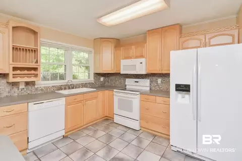 600 Markham Dr, Mobile, AL 36609 photo 4
