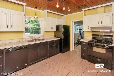284 Thrift St, Mobile, AL 36609 photo 3