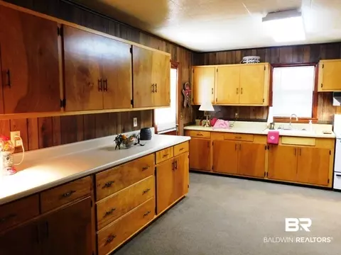 600 E Laurel St, Atmore, AL 36502 photo 5