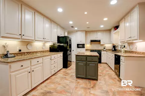 3805 S Conway Dr, Mobile, AL 36608 photo 8