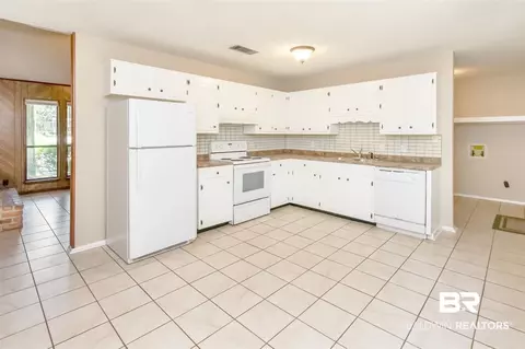 1379 E Barker Dr, Mobile, AL 36608 photo 5