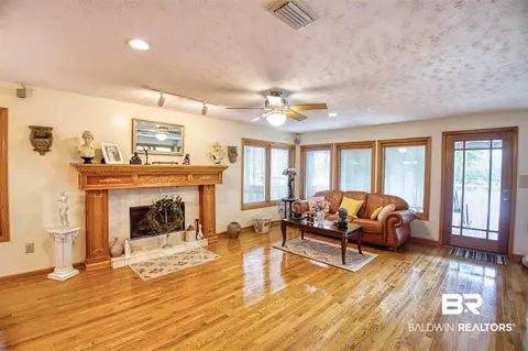 2560 Crescent Dr, Mobile, AL 36605 photo 4