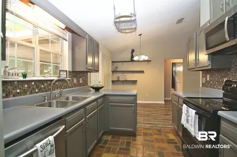 831 W Copperfield Dr, Mobile, AL 36608 photo 2