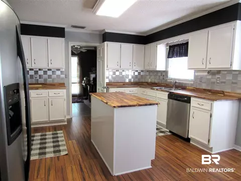 7341 Smithfield Rd, Mobile, AL 36695 photo 2