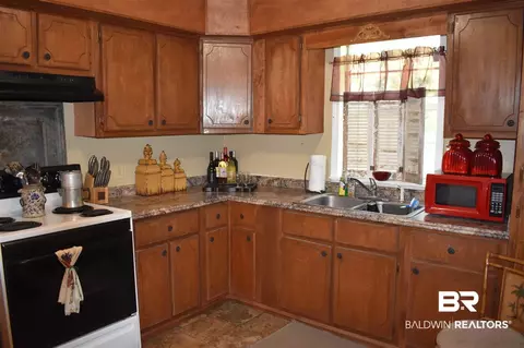 8616 Gulf Crest Rd, Chunchula, AL 36521 photo 3