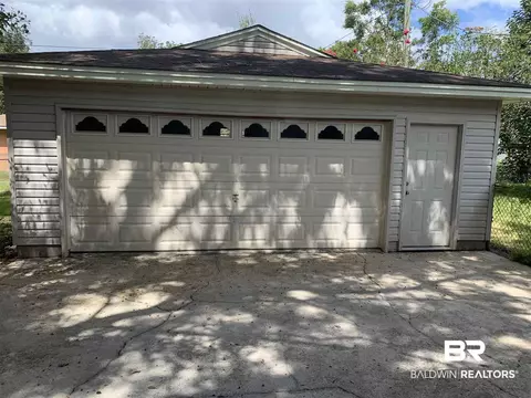 613 E Walker Ave, Foley, AL 36535 photo 2