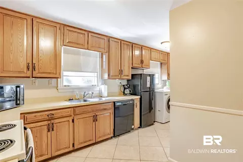 407 Thornton Pl, Mobile, AL 36609 photo 9