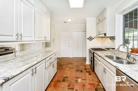 255 Woodlands Ave, Mobile, AL 36607 photo 4
