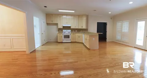 1115 E Hillcrest Xing, Mobile, AL 36695 photo 8
