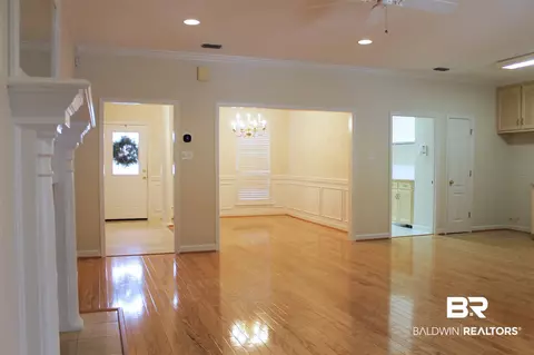 1115 E Hillcrest Xing, Mobile, AL 36695 photo 4