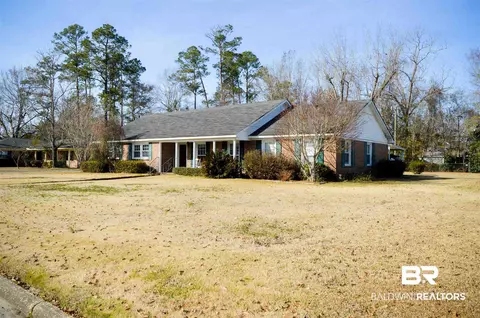 307 E Laurel St, Atmore, AL 36502 photo 2