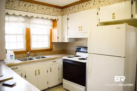 307 E Laurel St, Atmore, AL 36502 photo 9
