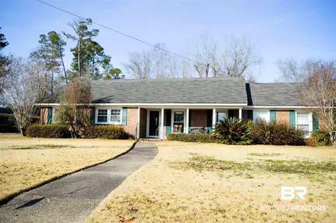 307 E Laurel St, Atmore, AL 36502 photo 3