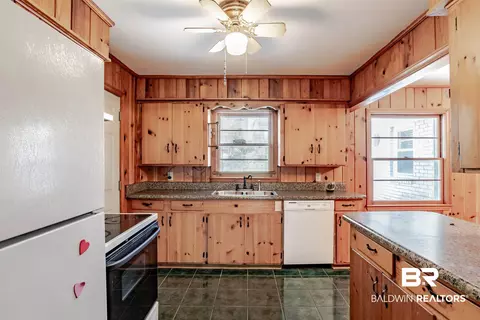 2762 Brevard Dr, Mobile, AL 36606 photo 2