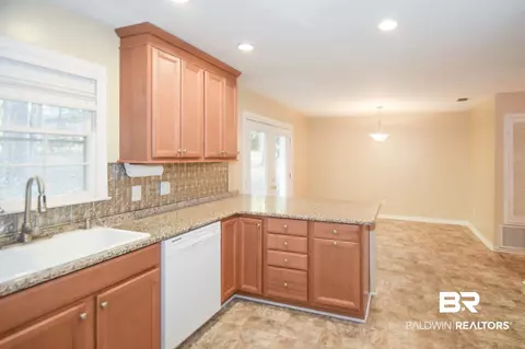 804 Nassau Dr, Mobile, AL 36608 photo 5